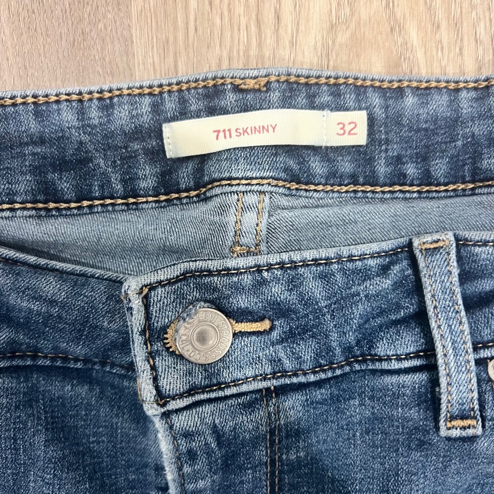 Levis 711 Skinny Jeans Womens 32x30 Medium Wash Denim 18881-0293 Mid Rise